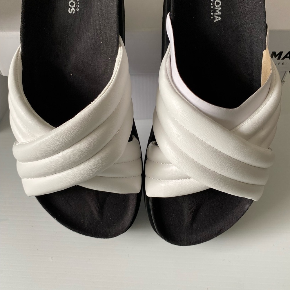 SONOMA FUSILLI SANDALS SIZE WOMENS 7 NEW